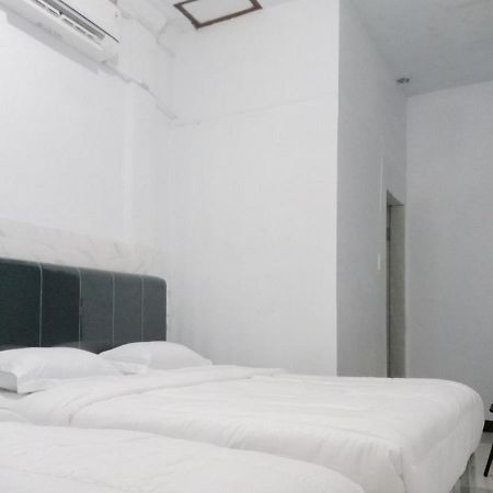 Hotel 889 Syariah Redpartner Банда-Ачех Экстерьер фото